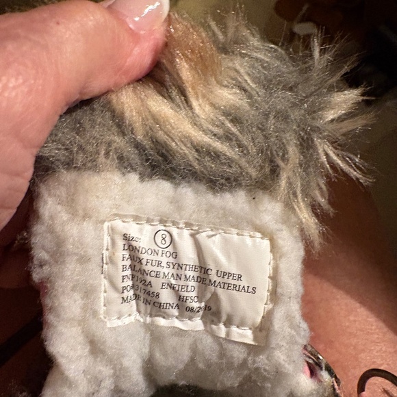 London Fog Childs boot with fur trim. Size 9 - Picture 3 of 4